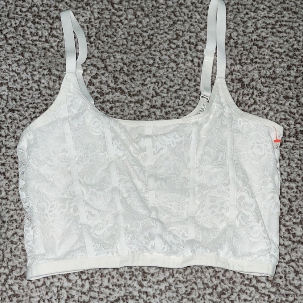 WHITE LACE BRALETTE